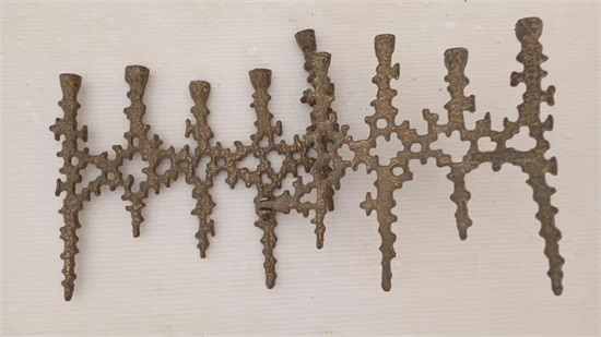 חנוכיית נחושת ישנה